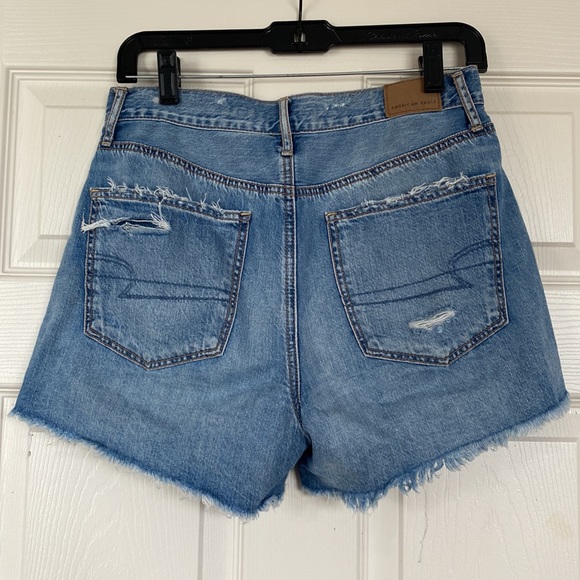 American Eagle 90s Boyfriend Distressed Jean Shorts - Picture 2 of 4